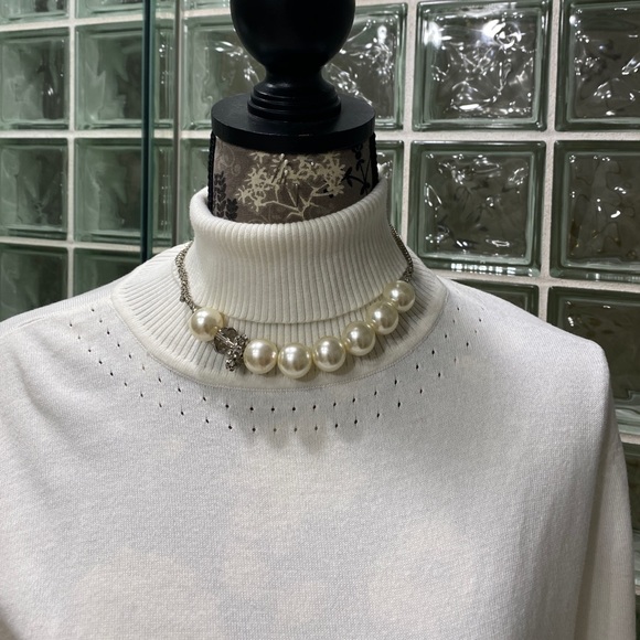 Necklaces - Picture 2 of 15